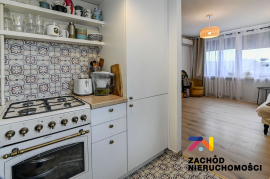 Atrakcyjna kawalerka z wydzieloną sypialnią